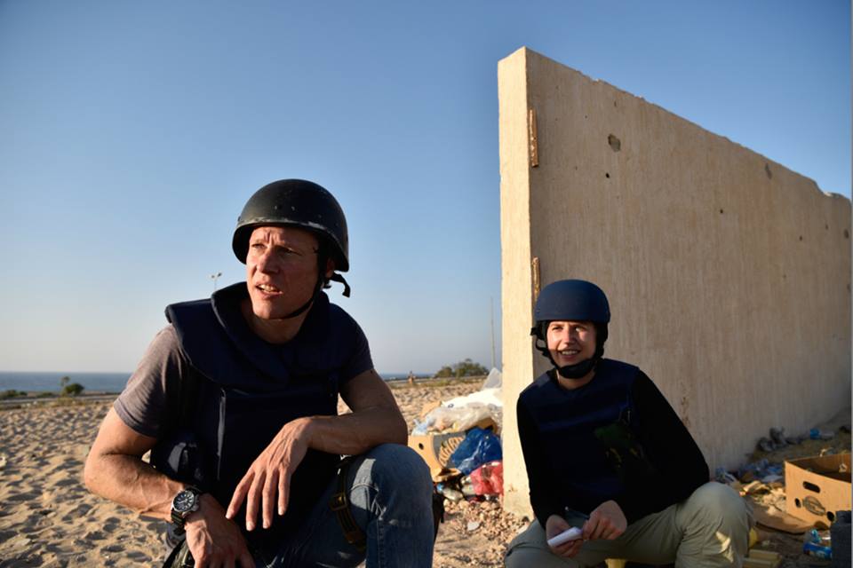 جيروين اوريلمينس رفقة زملائه أثناء تغطية الحرب ضد داعش في سرت 
